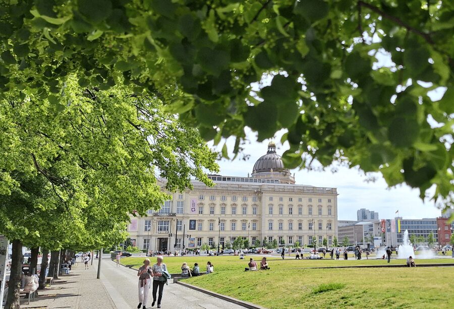 Berlin: City Highlights Express & Panorama Roof Terrace - Who this brisk highlights walk is best for