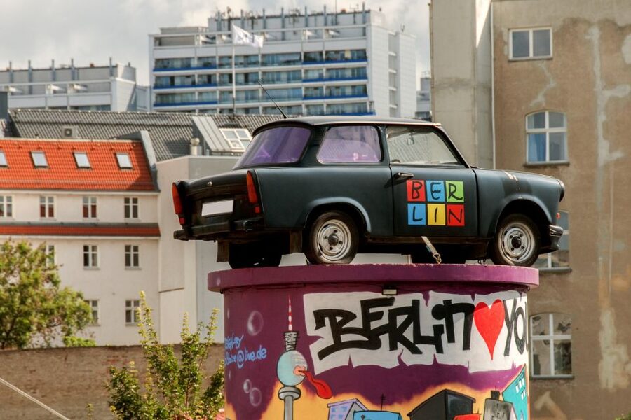 Berlin: City Sightseeing Hop-On Hop-Off Bus Tour - The Classic Route: from KaDeWe and Potsdamer Platz to Brandenburg Gate and the Reichstag