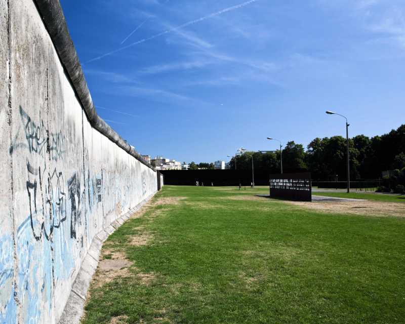 Berlin: Cold War History and Berlin Wall Guided Walking Tour - Meeting Your Guide at Hopfingerbräu, Then Walking the Divide
