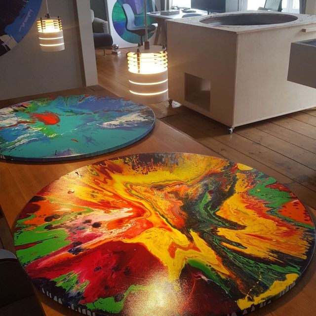 Berlin: Create Your Own Spin Painting at Jans Echternacht - Private group time that works for adults and kids