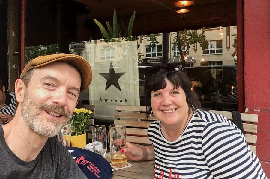 Berlin: David Bowie & 1970s Berlin Guided Walking Tour - How the guide keeps 3 hours from feeling rushed