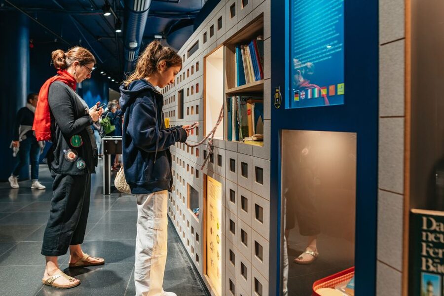 Berlin: DDR Museum Tickets - TV Rooms, News Reports, and Dancing to Lipsi
