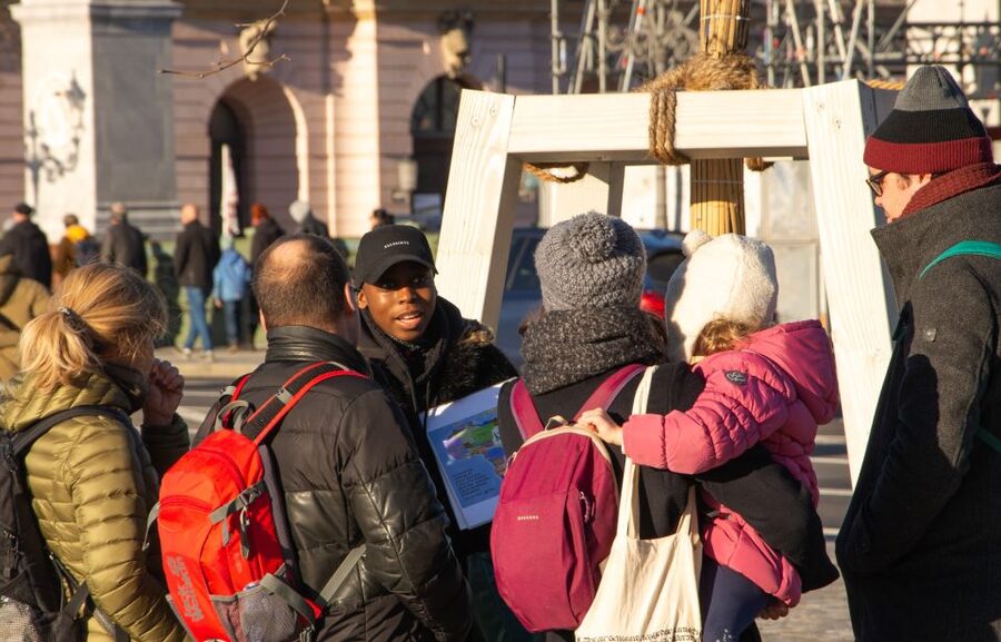 Berlin: Decolonial Berlin Castle/ Humboldt Forum Guided Tour - The Humboldt brothers and the science stories behind collecting