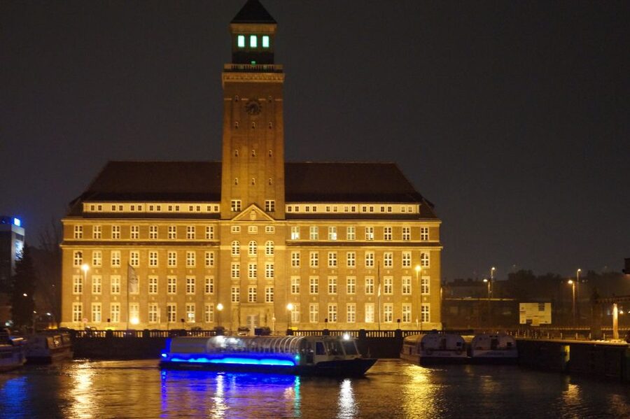 Berlin: Dinner Cruise on the Spree with Prosecco - Prosecco and Drinks: What Is Included (and What Costs Extra)
