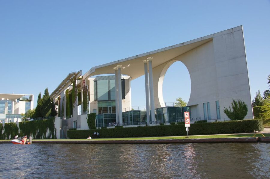 Berlin: Dinner Cruise on the Spree with Prosecco - Boarding Near Charlottenburg, Without Hotel Pickup