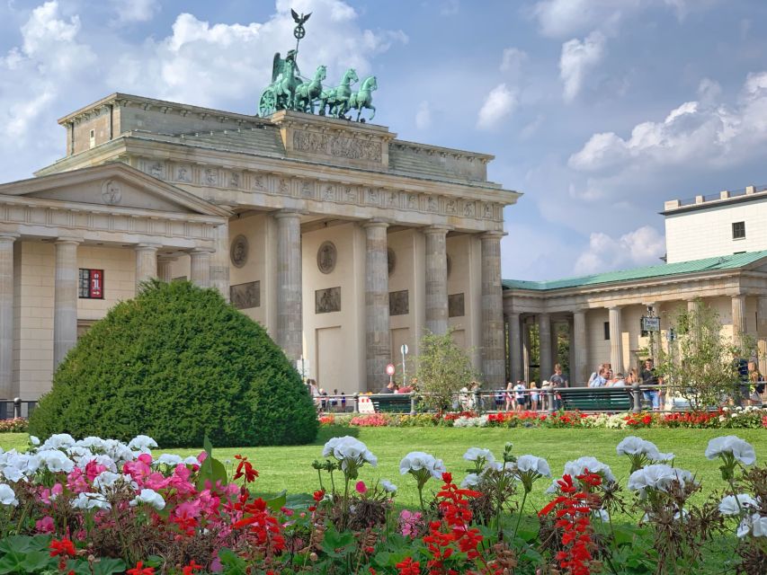 Berlin: Discover Berlin Walking Tour - Brandenburg Gate, Palace Square, and the power center story