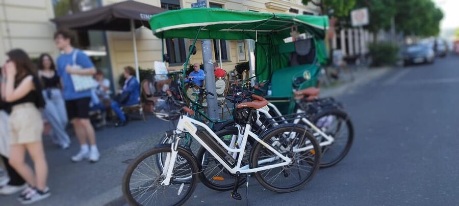 Berlin (E)Bike Tour Historical Highlights in Small groups - Price and value for a 210-minute highlights loop