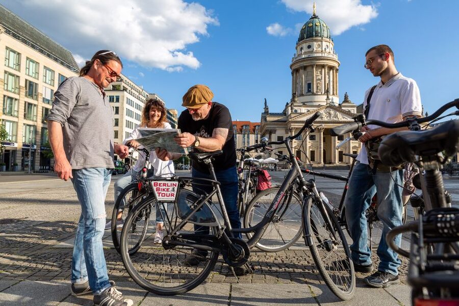 Berlin: E-Bike Tour of the Berlin Wall and Mitte Highlights - E-bike Berlin Wall Tour in Mitte, in Plain Terms