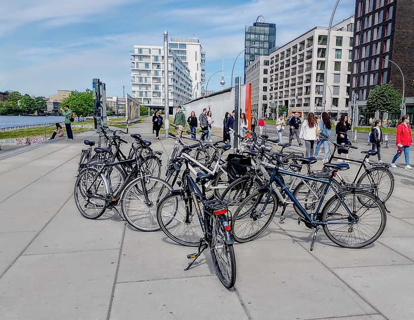 Berlin: East and West Wall Tour by Bike with a Guide - Reichstag and Scheunenviertel: political icon meets lived-in streets