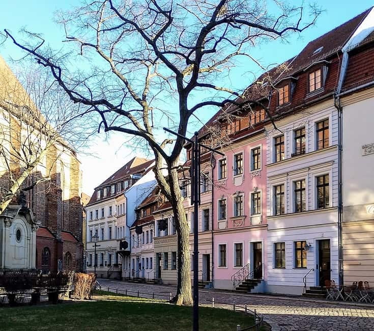 Berlin: East and West Wall Tour by Bike with a Guide - Why this East and West Wall bike route works in 4 hours