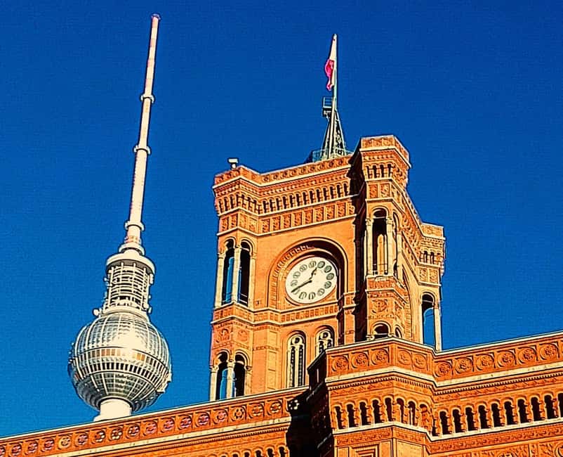 Berlin: East and West Wall Tour by Bike with a Guide - Friedrichshain and Volkspark: where the tour shifts from streets to stories