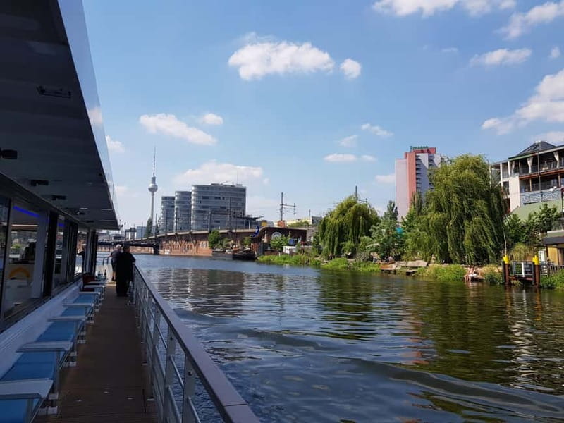 Berlin: East Side Gallery Spree Cruise in a Solar Catamaran - Why This Solar Spree Cruise Feels Different Than Usual Berlin Sightseeing