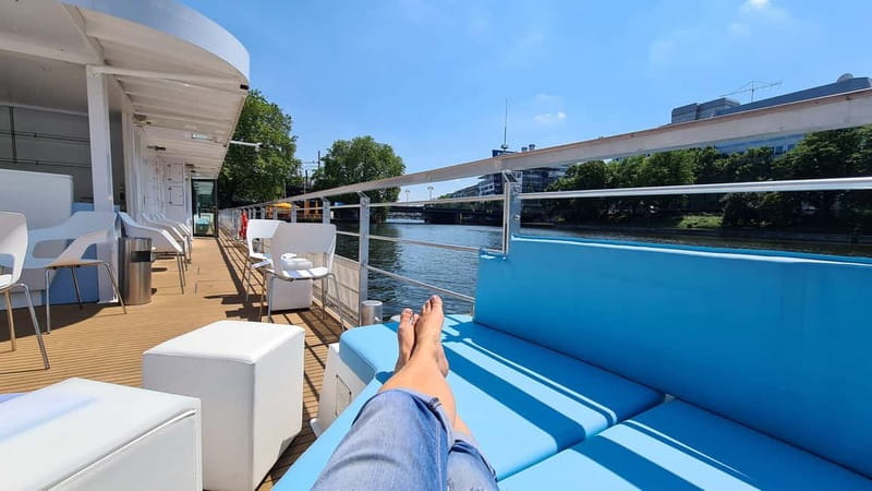 Berlin: East Side Gallery Spree Cruise in a Solar Catamaran - On Board Vibe: Clean Solar Catamaran, Seats, Drinks, and Smoking Notes