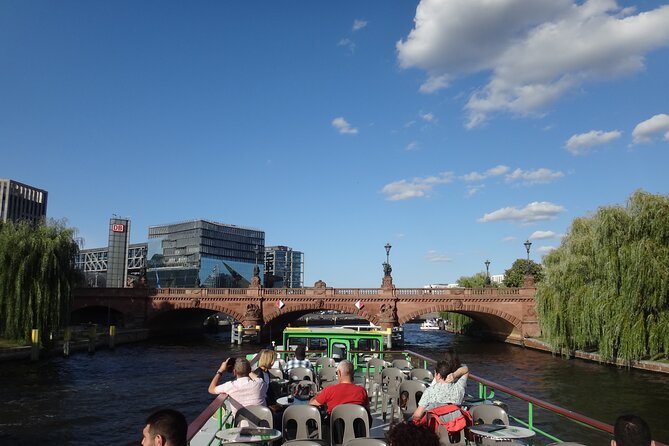 Berlin East Side Tour 2.5 hour cruise with commentary - East Side Gallery: graffiti art with real border geography