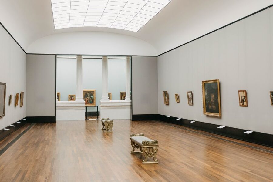 Berlin: Entry to Alte Nationalgalerie - Where early Modernity and the Sezession feeling show up