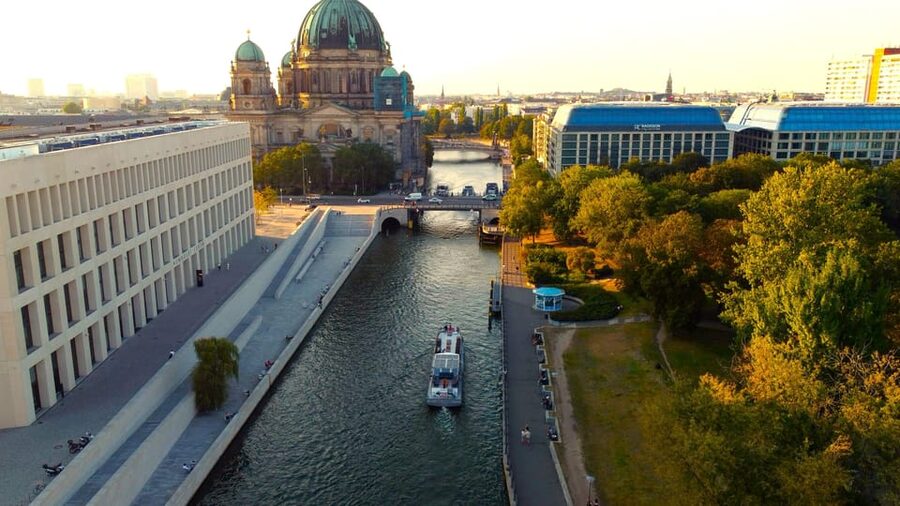 Berlin: Evening Boat Cruise – Romance & Moonlight - Key things to know before you go