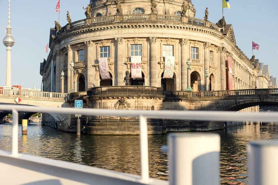 Berlin: Evening Boat Cruise – Romance & Moonlight - Price and value: is $37 fair for a romantic 90 minutes?