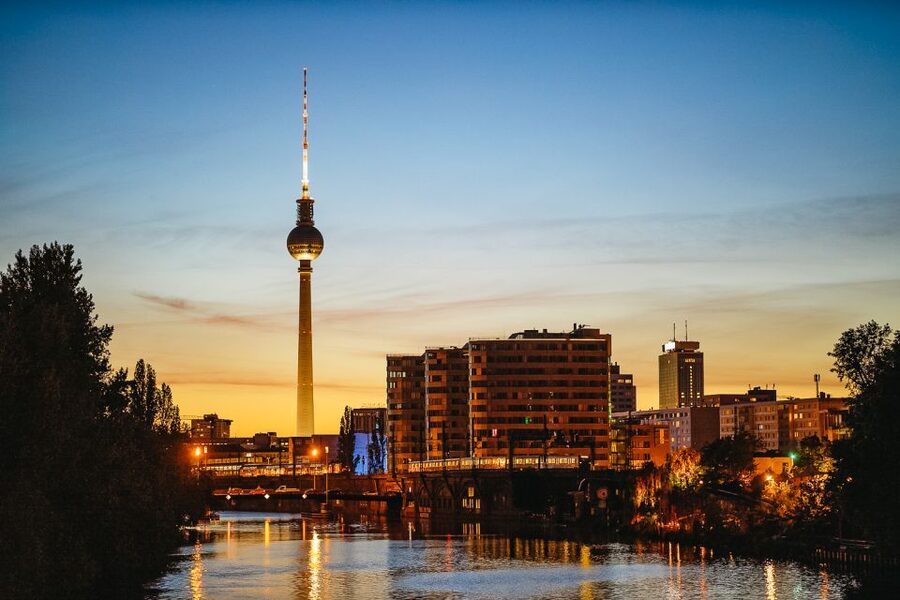 Berlin: Evening City Sightseeing Cruise - First glide: getting your bearings on the Spree at Nikolaiviertel