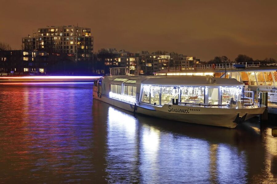 Berlin: Evening City Sightseeing Cruise - Berlin Cathedral and Museum Island: a classic skyline moment