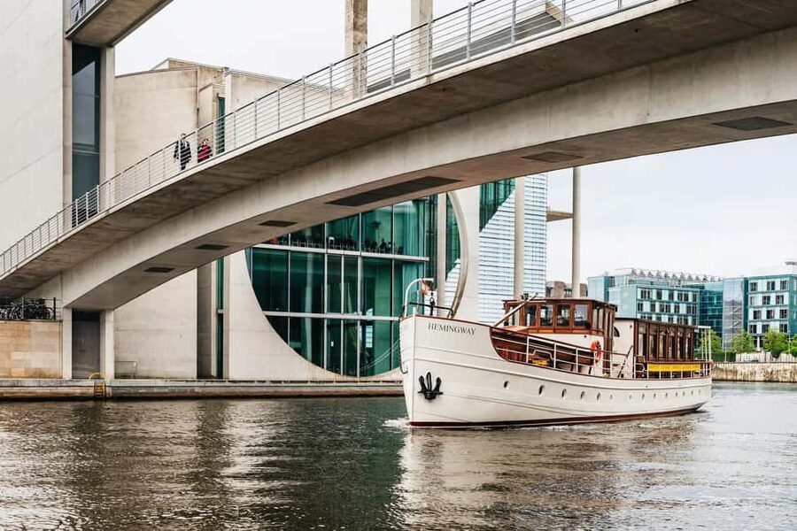 Berlin: Evening Yacht Cruise with Aperitif & Dinner Upgrade - Key Highlights You Should Care About