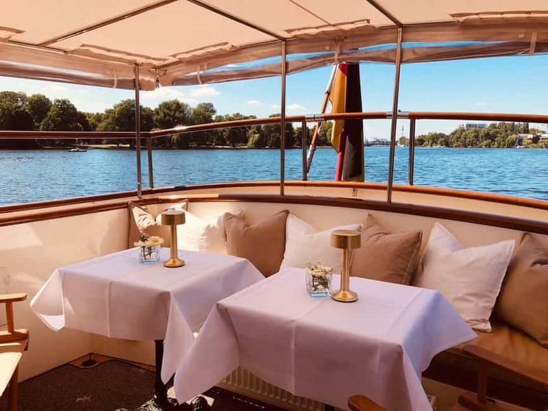 Berlin: Evening Yacht Cruise with Aperitif & Dinner Upgrade - Included Aperitif Drinks and the Music Factor