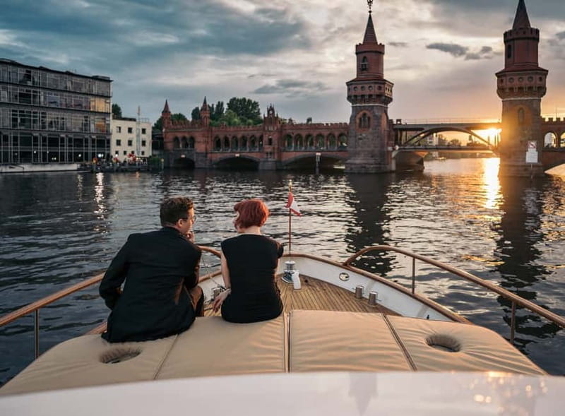 Berlin: Evening Yacht Cruise with Aperitif & Dinner Upgrade - Dinner Upgrade: One-Way Cruise to Patio Restaurant Ship and a 4-Course Meal