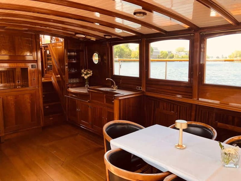 Berlin: Evening Yacht Cruise with Aperitif & Dinner Upgrade - Practical Tips so Your Evening Stays Easy