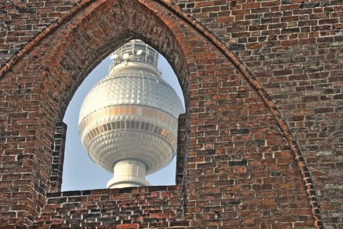 Berlin: Experience the Alternative Kreuzberg on a Bike Tour - Liegnitzer Straße and the car loft, when politics meets real estate