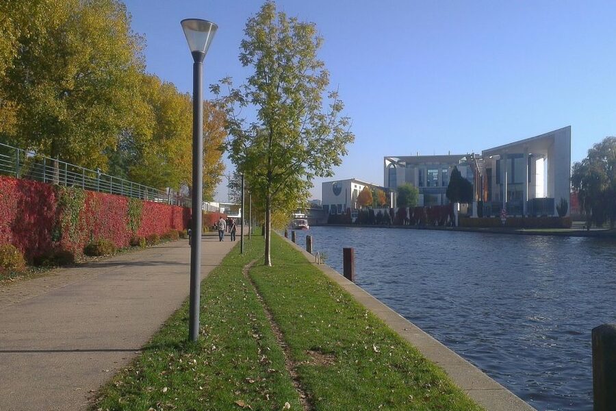 Berlin Express: Private 1-Hour E-Rickshaw Ride - Brandenburg Gate, parks, and riversides in one ride