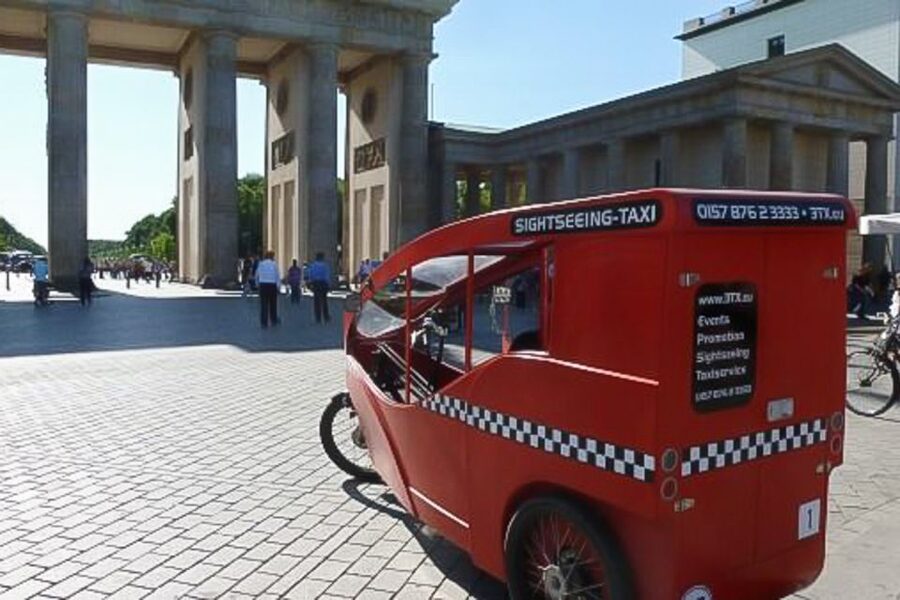 Berlin Express: Private 1-Hour E-Rickshaw Ride - Why the guide’s Berlin stories feel different from a standard walking tour