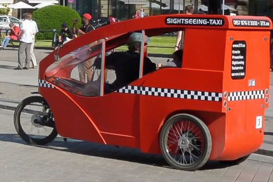 Berlin Express: Private 1-Hour E-Rickshaw Ride - Timing and route reality: road works and demonstrations