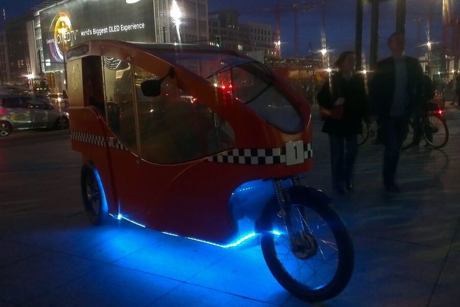 Berlin Express: Private 1-Hour E-Rickshaw Ride - Meeting point, pickup options, and how to avoid stress