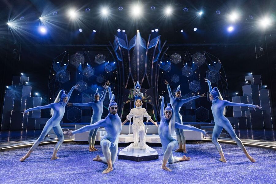 Berlin: FALLING | IN LOVE Grand Show Friedrichstadt-Palast - On a Stage This Big, Every Detail Counts