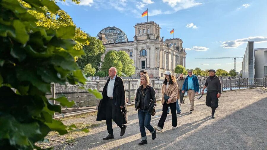 Berlin: Government District around the Reichstag Guided Tour - A smart way to understand Berlin’s government quarter