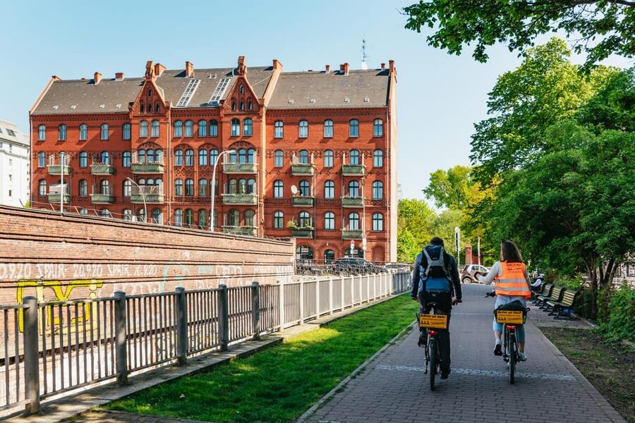 Berlin: Green City Guided Bike Tour - Creative urban spaces and old factories repurposed for culture