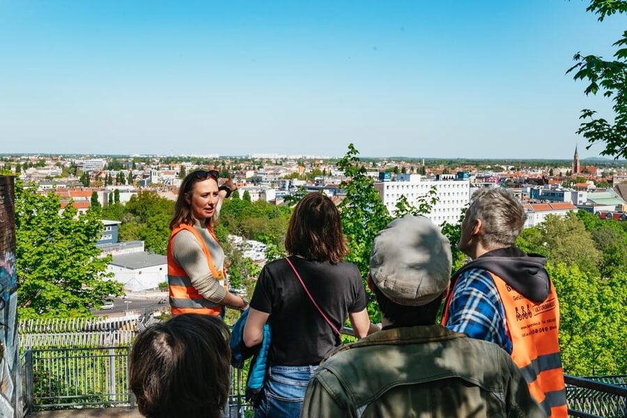 Berlin: Green City Guided Bike Tour - Getting going at Kulturbrauerei, and why the meeting spot matters