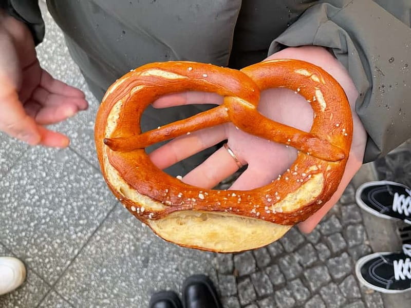 Berlin: Guided Street Food Tour with Tastings - Berlin-Mitte is the smart base for a street food walk