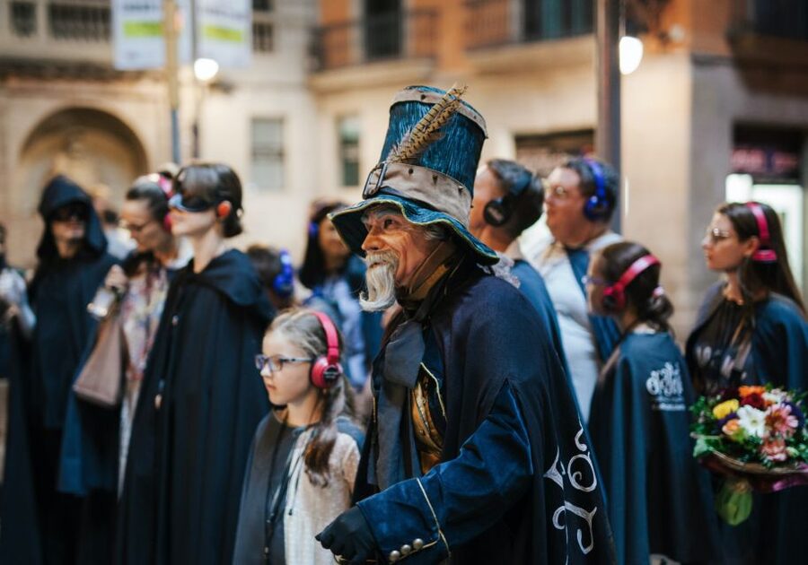 Berlin: Guided Walking Tour by Night - Berlin Night Tour With a Lantern, Headphones, and Actors