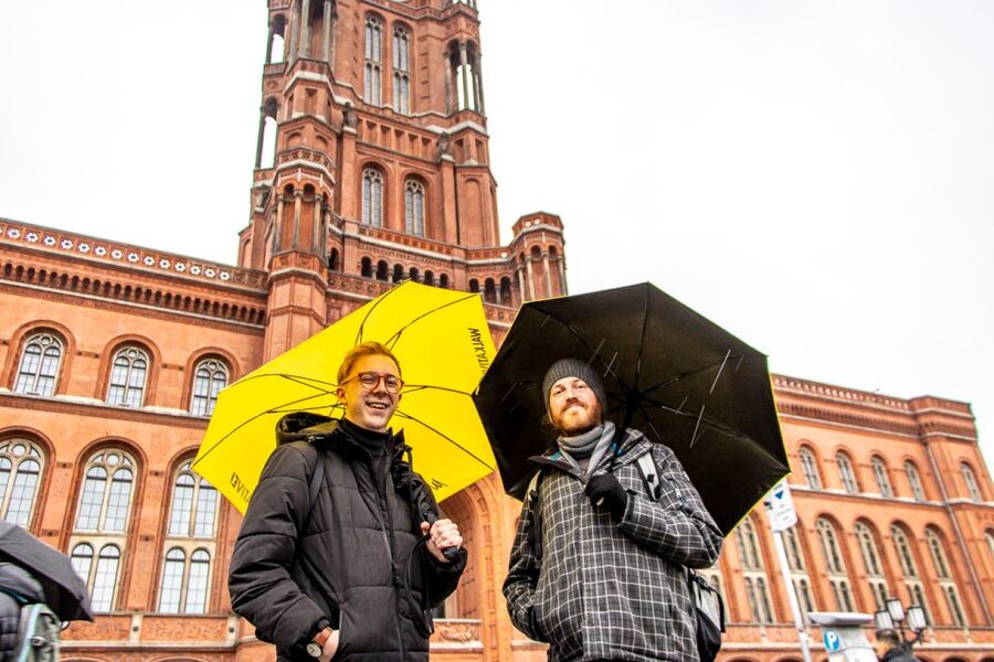 Berlin: Guided Walking Tour in English - Rotes Rathaus meeting point, and why it’s a smart start