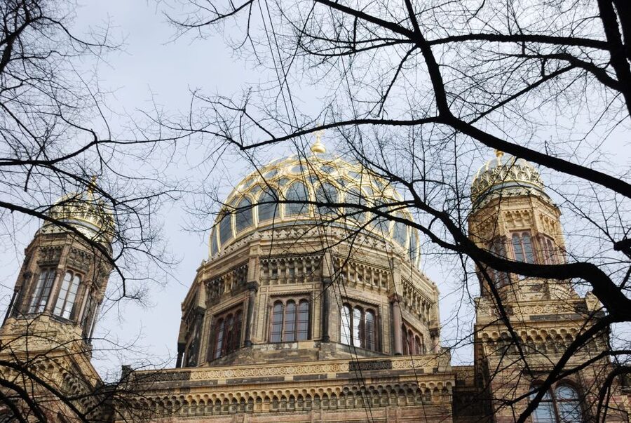 Berlin: Hackesche Höfe Courtyards Walking Tour - Starting at Berliner Fernsehturm, then getting your bearings