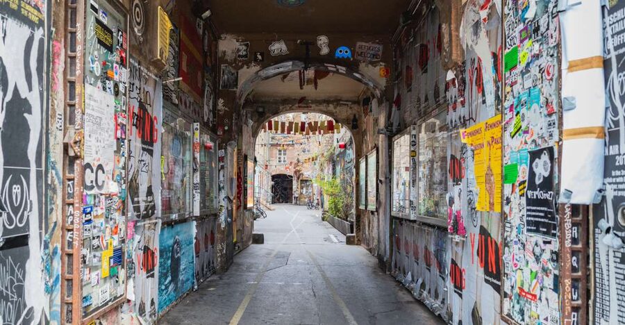 Berlin: Hidden Backyards Guided Walking Tour - Spandauer Vorstadt and the Jewish quarter around the New Synagogue