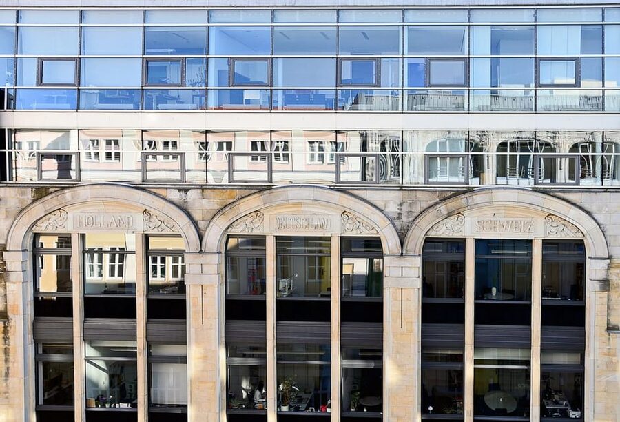 Berlin: Hidden gems around the Gendarmenmarkt - Guided walking tour - German Cathedral, French Cathedral, and Konzerthaus: seeing architecture as a clue