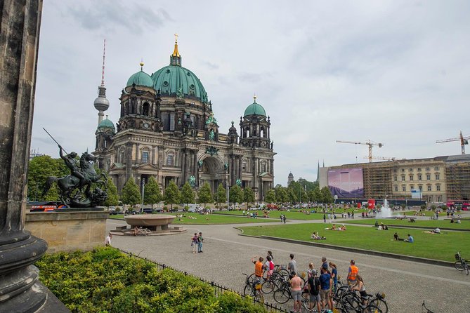 Berlin Highlights Sightseeing Bike Tour in Small Groups - KulturBrauerei to Brandenburg Gate: architecture, power, and the Wall context