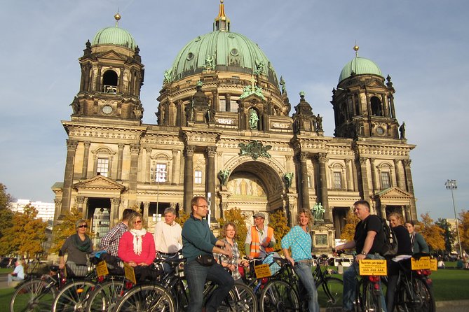 Berlin Highlights Sightseeing Bike Tour in Small Groups - Meeting at Berlin on Bike and getting ready to roll