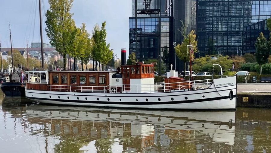 Berlin: Historic Boat Sightseeing City Center Tour - Photo planning: where you will actually get your best shots