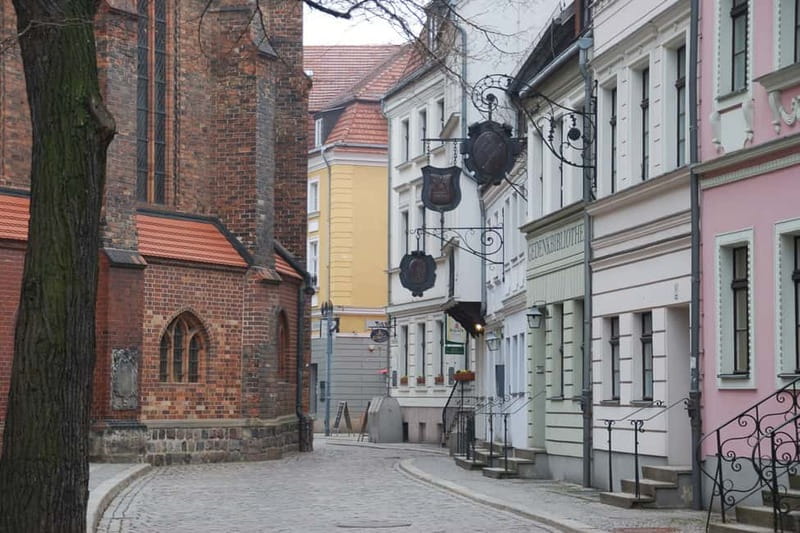 Berlin: Historic Center Walking Tour with a Real Berliner - Where this Berlin walk makes sense: Mitte as your orientation tool