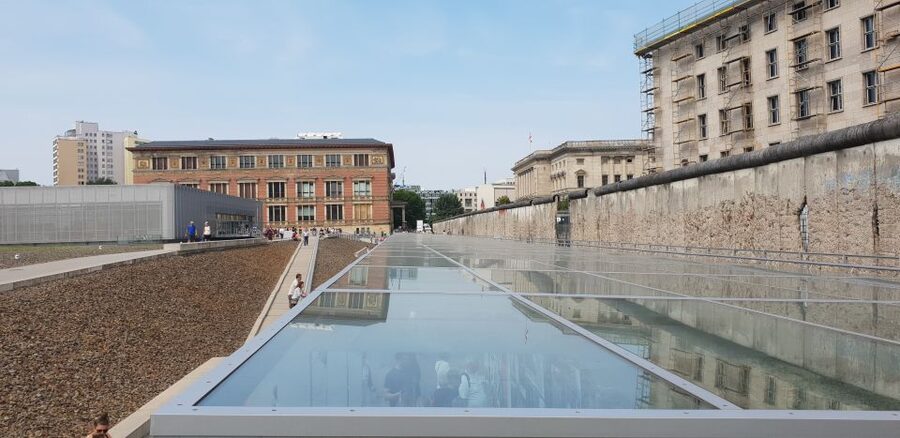 Berlin Historical Highlights Walking Tour - Reichstag, Bebelplatz, and Museum Island: the cultural spine of the city