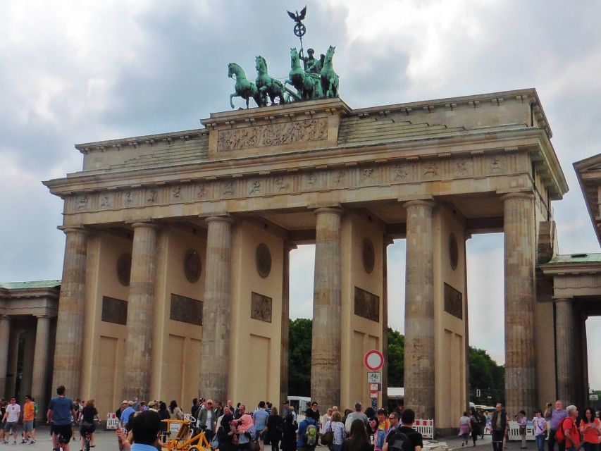 Berlin: Historical Sights & Berlin Wall Tour with a Berliner - What the guide brings: small-group pace and a Berliner perspective