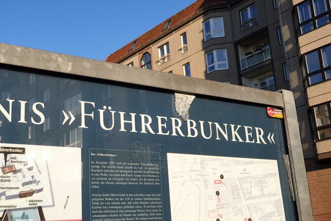 Berlin History Walking Tour with a French-Speaking Guide - Unter Den Linden and Bebelplatz: war scars, emperors, and burned books