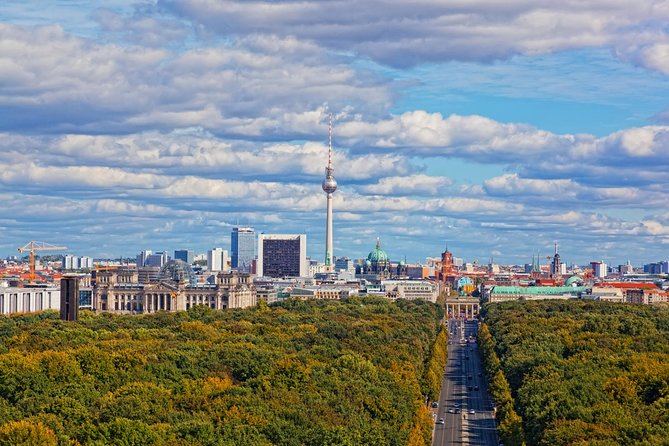 Berlin History Walking Tour with a French-Speaking Guide - Fuhrerbunker: understanding the site without sensationalism
